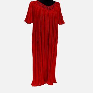 La‎ Nuit Muumuu Womens Maxi Dress Crochet Necklin Pleated One Size House Dress